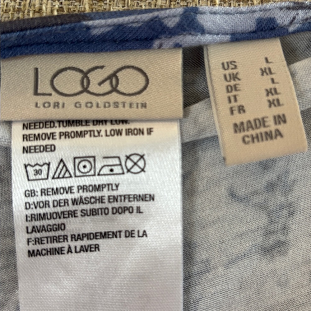 LOGO by Lori Goldstein Blue Floral Sleeveless Top - Picture 3 of 3